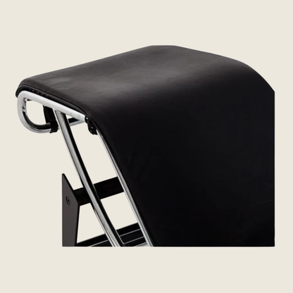 Black — LC4 Chaise Longue, side profile view